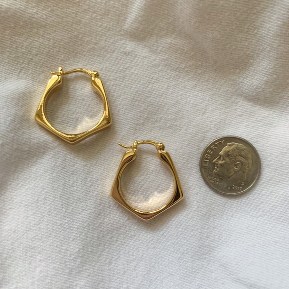 Hexagon gold filled hoop earrings - Picture 3 of 4